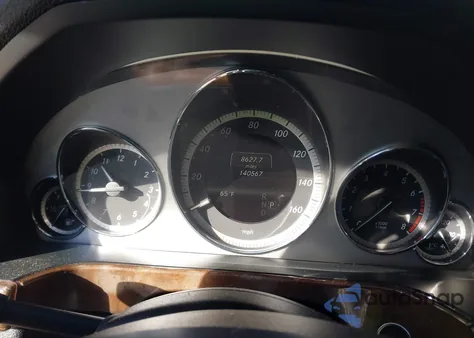 2013 Mercedes-Benz E 550 4Matic z USA, uszkodzony, nr VIN WDDHF9BB2DA718482